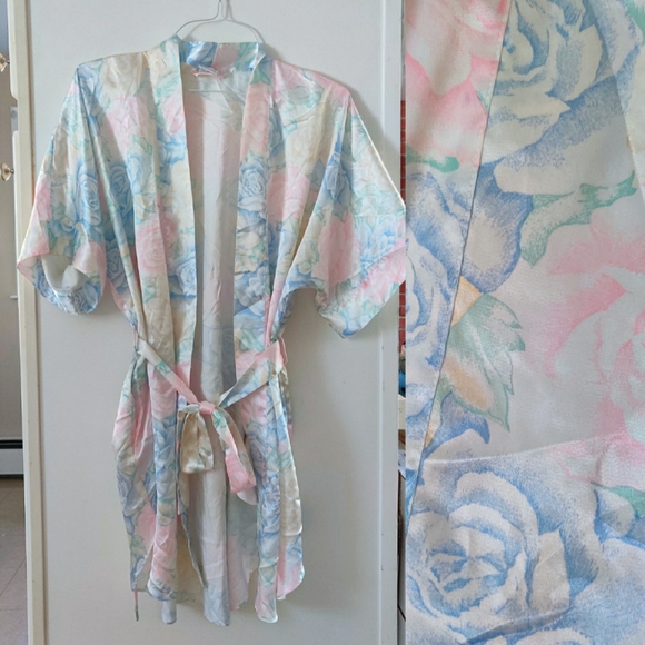 Other - 🍒24HRSALE🍒 VINTAGE 80s Pastel Floral Satin Robe